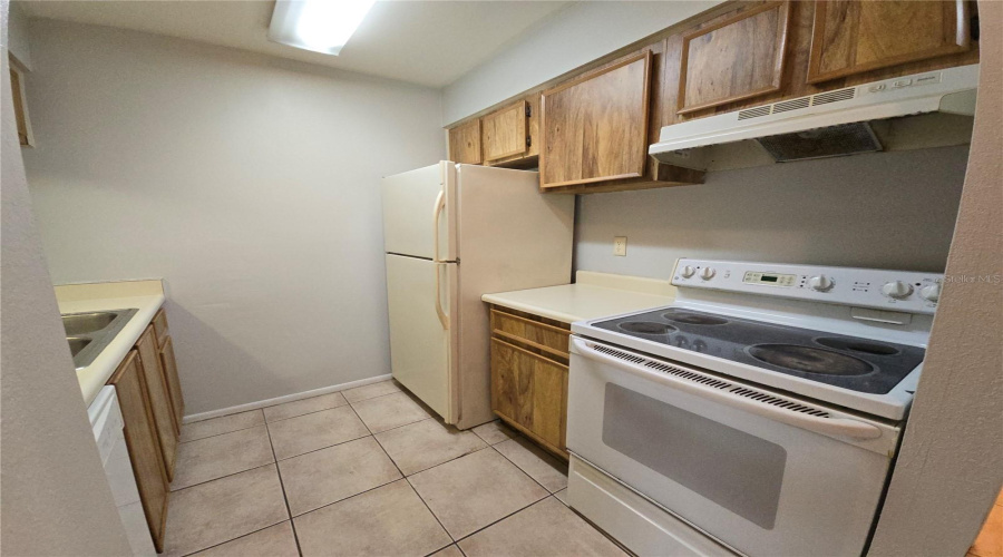 Tampa, Florida 33613, 2 Bedroom Bedrooms, ,2 Bathroombathrooms,Residential,For Sale,Tumble Wood,0,Mfrtb8337607