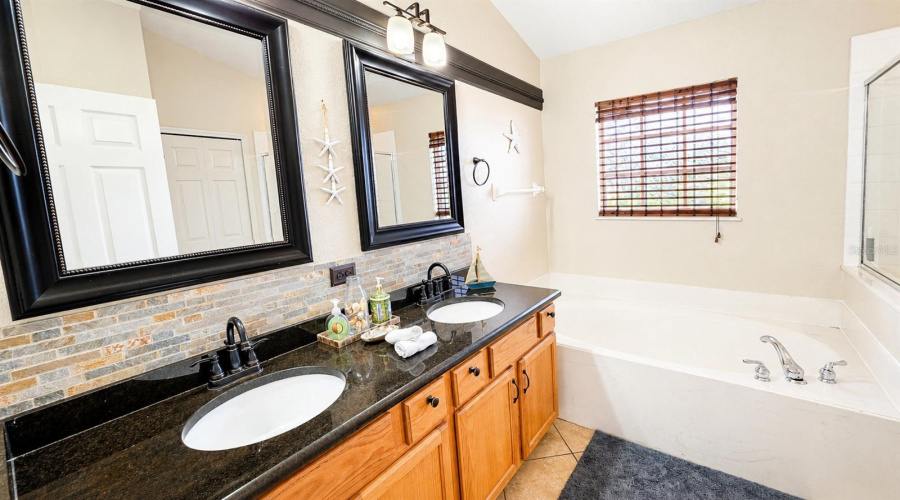 Davenport, Florida 33897, 5 Bedroom Bedrooms, ,3 Bathroombathrooms,Residential,For Sale,Belfry,0,Mfrg5116511