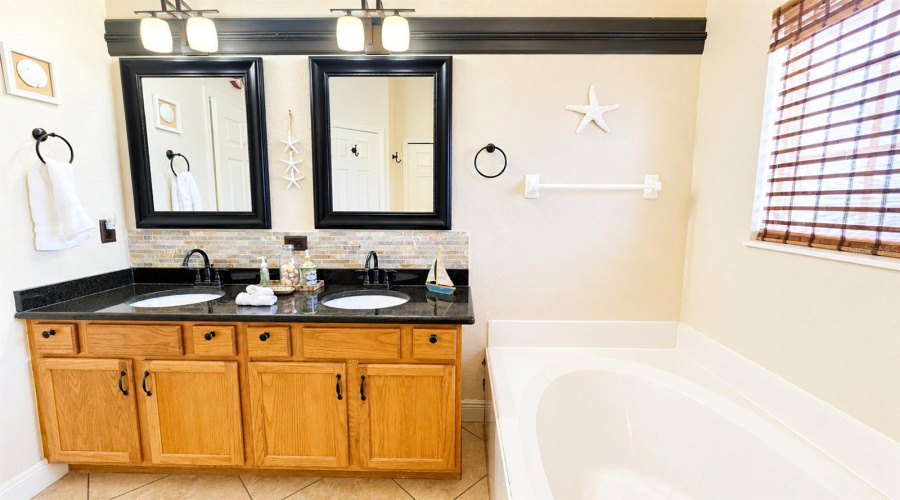 Davenport, Florida 33897, 5 Bedroom Bedrooms, ,3 Bathroombathrooms,Residential,For Sale,Belfry,0,Mfrg5116511