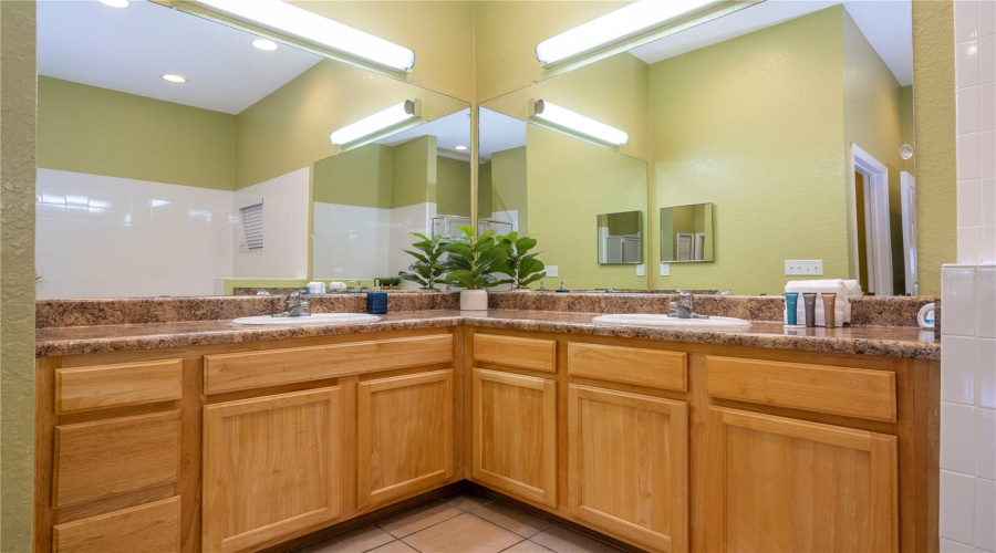 Kissimmee, Florida 34747, 3 Bedroom Bedrooms, ,2 Bathroombathrooms,Residential,For Sale,Treasure Trove,0,Mfro6436613