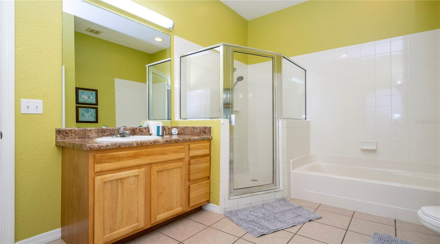 Kissimmee, Florida 34747, 3 Bedroom Bedrooms, ,2 Bathroombathrooms,Residential,For Sale,Treasure Trove,0,Mfro6436613