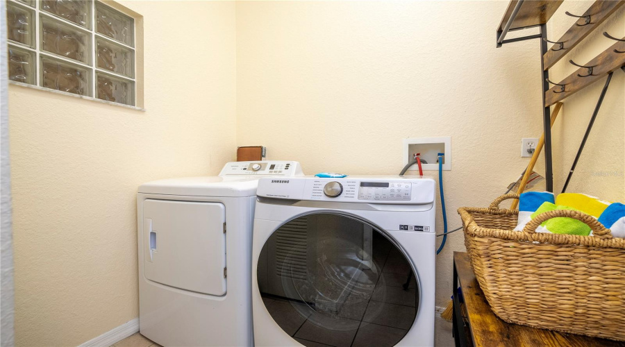 Kissimmee, Florida 34747, 3 Bedroom Bedrooms, ,2 Bathroombathrooms,Residential,For Sale,Treasure Trove,0,Mfro6436613