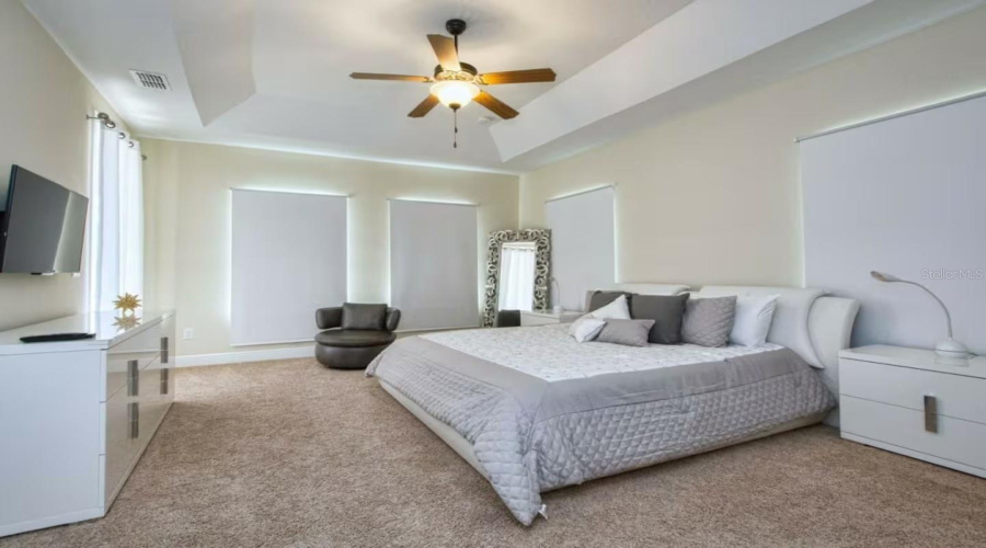 Kissimmee, Florida 34747, 5 Bedroom Bedrooms, ,5 Bathroombathrooms,Residential,For Sale,Loxahatchee,0,Mfro6437021