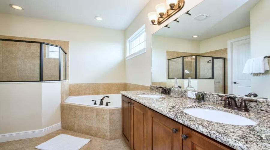 Kissimmee, Florida 34747, 5 Bedroom Bedrooms, ,5 Bathroombathrooms,Residential,For Sale,Loxahatchee,0,Mfro6437021