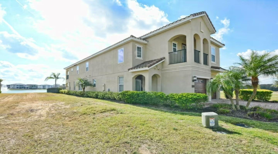 Kissimmee, Florida 34747, 5 Bedroom Bedrooms, ,5 Bathroombathrooms,Residential,For Sale,Loxahatchee,0,Mfro6437021