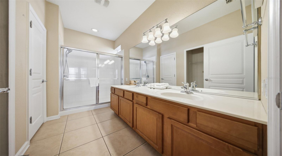 Kissimmee, Florida 34747, 5 Bedroom Bedrooms, ,5 Bathroombathrooms,Residential,For Sale,Archfeld,0,Mfro6383513