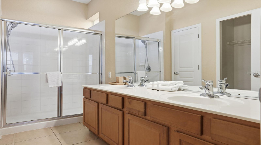 Kissimmee, Florida 34747, 5 Bedroom Bedrooms, ,5 Bathroombathrooms,Residential,For Sale,Archfeld,0,Mfro6383513