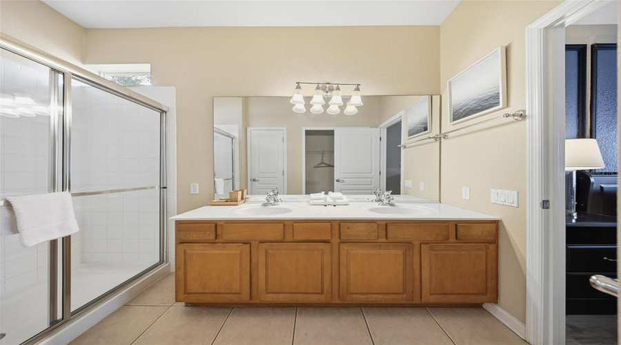 Kissimmee, Florida 34747, 5 Bedroom Bedrooms, ,5 Bathroombathrooms,Residential,For Sale,Archfeld,0,Mfro6383513