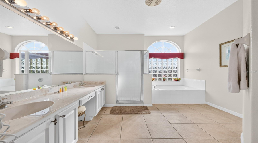 Davenport, Florida 33837, 6 Bedroom Bedrooms, ,5 Bathroombathrooms,Residential,For Sale,Blue Heron,0,Mfrs5156373