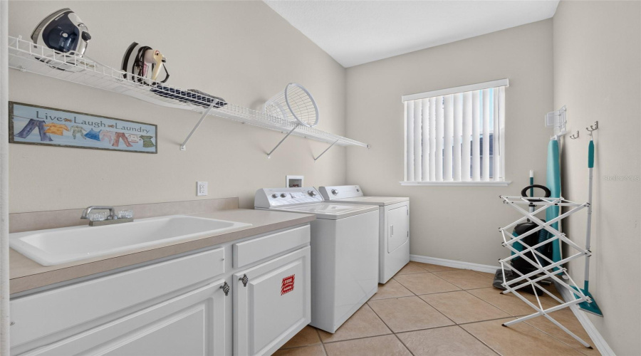 Davenport, Florida 33837, 6 Bedroom Bedrooms, ,5 Bathroombathrooms,Residential,For Sale,Blue Heron,0,Mfrs5156373