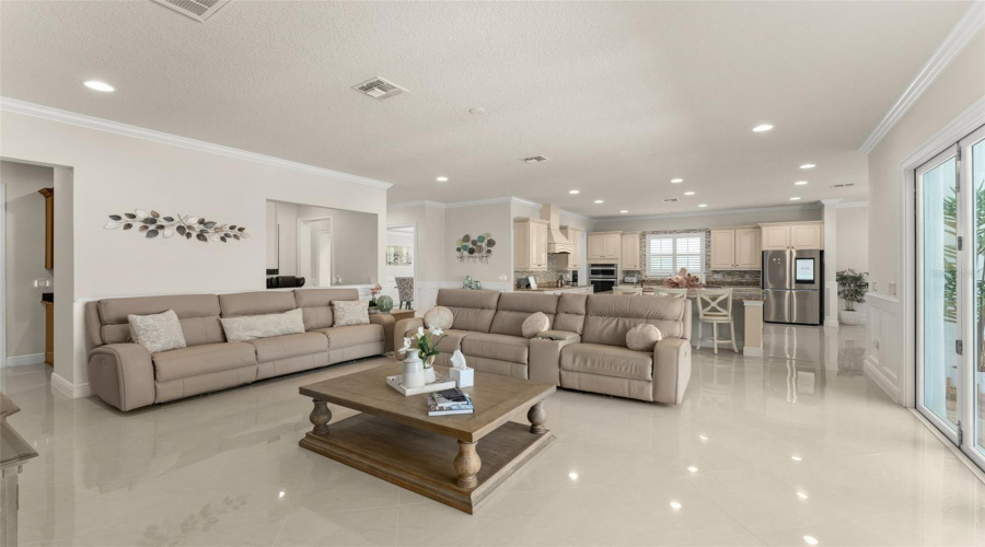 Orlando, Florida 32836, 7 Bedroom Bedrooms, ,6 Bathroombathrooms,Residential,For Sale,Morehouse,0,Mfro6436366