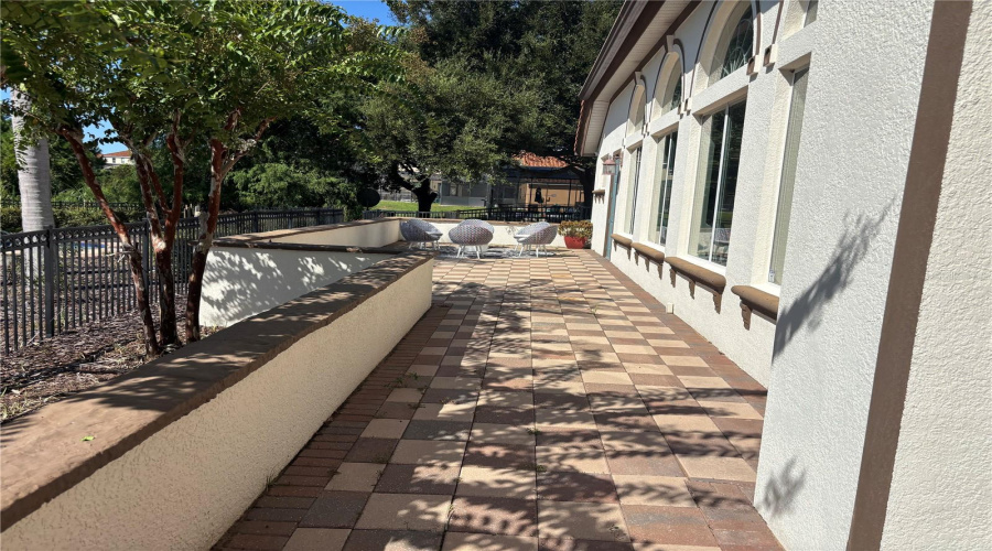 Clubhouse Outdoor Seating