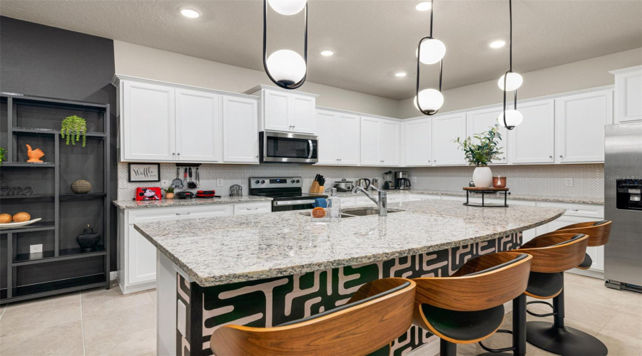 Davenport, Florida 33897, 10 Bedroom Bedrooms, ,8 Bathroombathrooms,Residential,For Sale,Mahalo,0,Mfro6437452