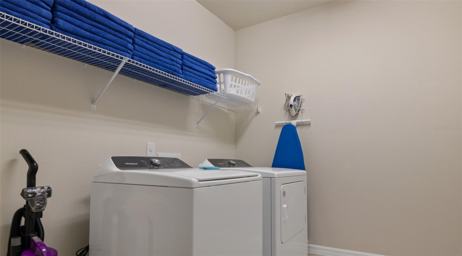 Davenport, Florida 33897, 10 Bedroom Bedrooms, ,8 Bathroombathrooms,Residential,For Sale,Mahalo,0,Mfro6437452