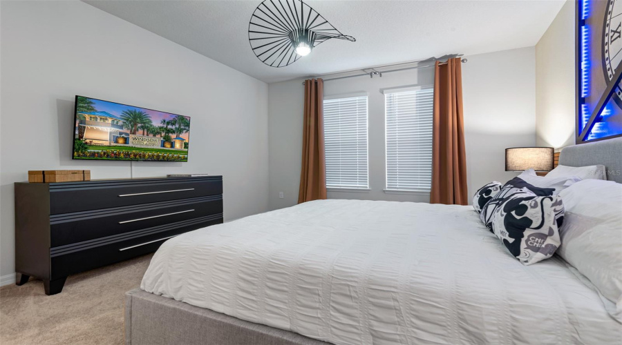 Davenport, Florida 33897, 10 Bedroom Bedrooms, ,8 Bathroombathrooms,Residential,For Sale,Mahalo,0,Mfro6437452
