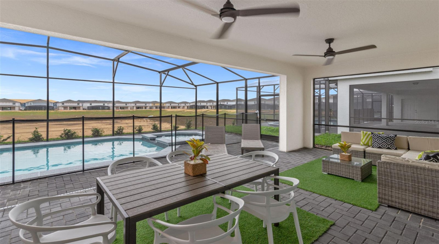 Davenport, Florida 33897, 10 Bedroom Bedrooms, ,8 Bathroombathrooms,Residential,For Sale,Mahalo,0,Mfro6437452