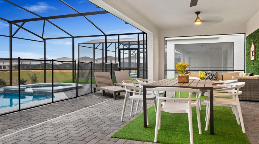 Davenport, Florida 33897, 10 Bedroom Bedrooms, ,8 Bathroombathrooms,Residential,For Sale,Mahalo,0,Mfro6437452