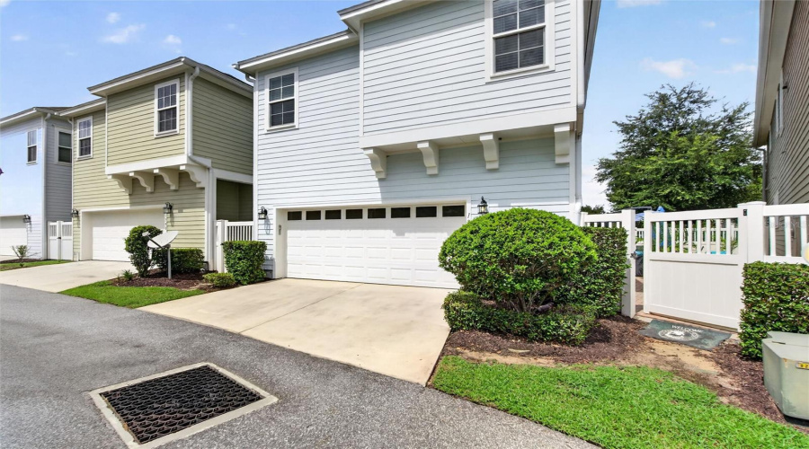Xl Driveway &Amp; 2 Car Garage