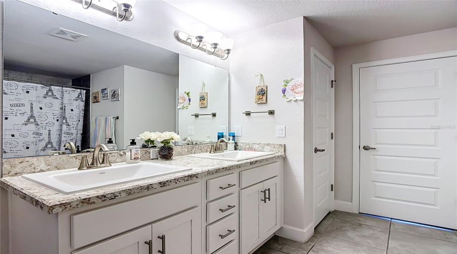 Davenport, Florida 33837, 4 Bedroom Bedrooms, ,3 Bathroombathrooms,Residential,For Sale,Chinoy,0,Mfro6437616