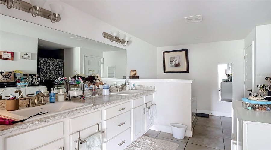 Davenport, Florida 33837, 4 Bedroom Bedrooms, ,3 Bathroombathrooms,Residential,For Sale,Chinoy,0,Mfro6437616