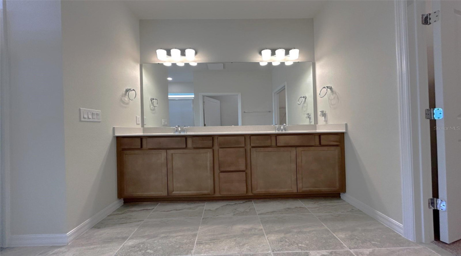Double Vanity Bath