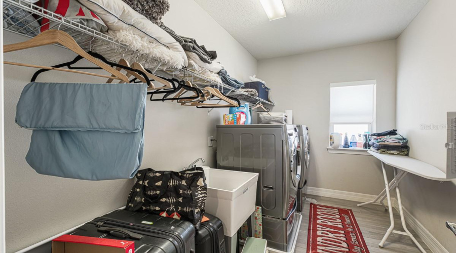 Orlando, Florida 32836, 4 Bedroom Bedrooms, ,3 Bathroombathrooms,Residential,For Sale,Lemon Lake,0,Mfro6437580