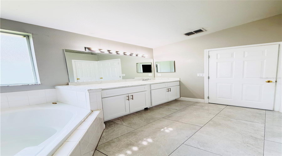 Davenport, Florida 33897, 4 Bedroom Bedrooms, ,3 Bathroombathrooms,Residential,For Sale,Langham,0,Mfrtb8540952