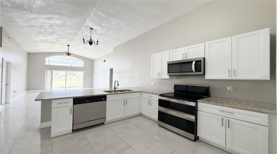 Davenport, Florida 33897, 4 Bedroom Bedrooms, ,3 Bathroombathrooms,Residential,For Sale,Langham,0,Mfrtb8540952