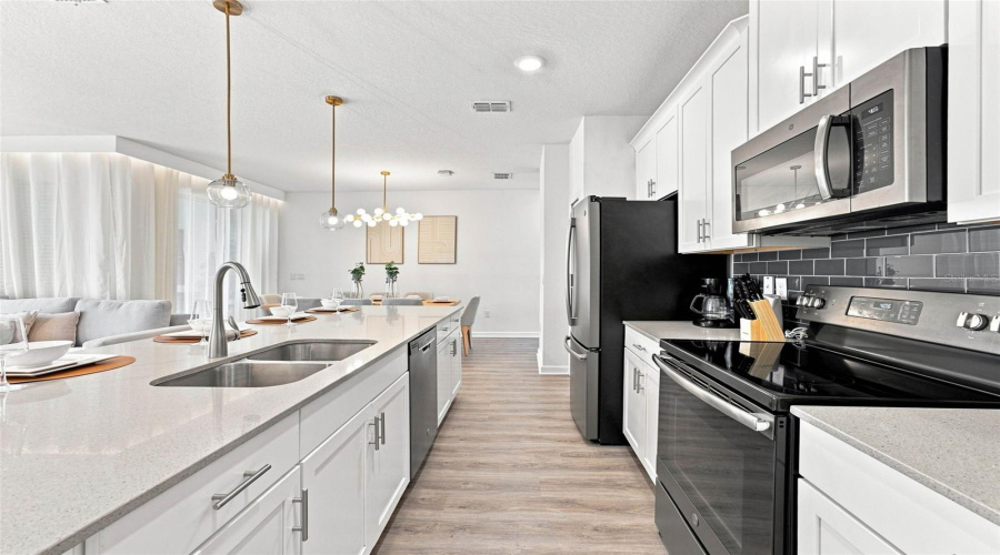 Davenport, Florida 33896, 4 Bedroom Bedrooms, ,3 Bathroombathrooms,Residential,For Sale,Pebble Beach,0,Mfro6437836