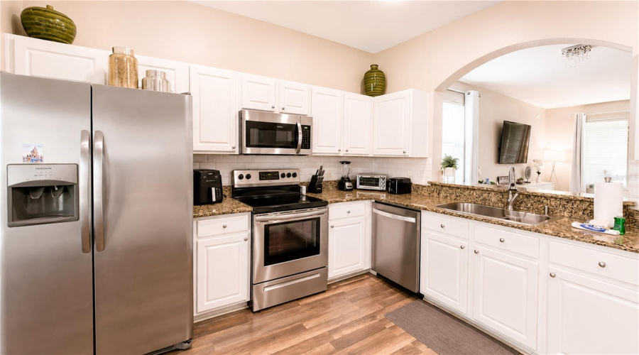 Kissimmee, Florida 34747, 6 Bedroom Bedrooms, ,4 Bathroombathrooms,Residential,For Sale,Basnett,0,Mfro6435446