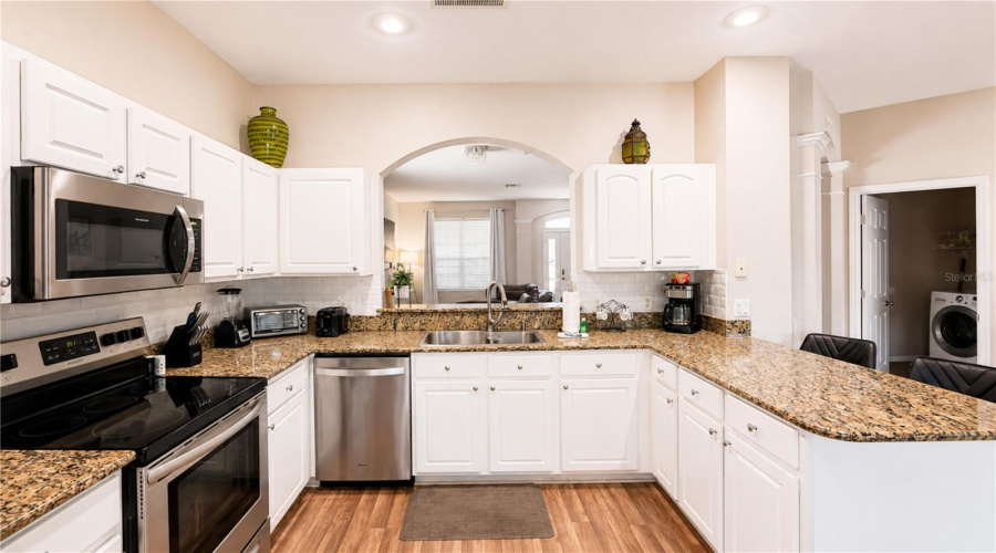 Kissimmee, Florida 34747, 6 Bedroom Bedrooms, ,4 Bathroombathrooms,Residential,For Sale,Basnett,0,Mfro6435446
