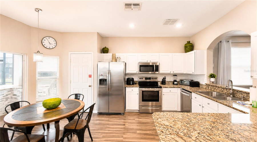 Kissimmee, Florida 34747, 6 Bedroom Bedrooms, ,4 Bathroombathrooms,Residential,For Sale,Basnett,0,Mfro6435446