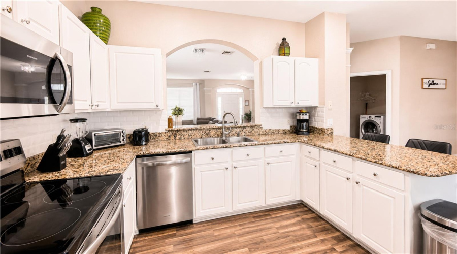 Kissimmee, Florida 34747, 6 Bedroom Bedrooms, ,4 Bathroombathrooms,Residential,For Sale,Basnett,0,Mfro6435446