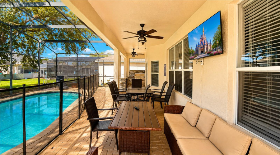 Kissimmee, Florida 34747, 6 Bedroom Bedrooms, ,4 Bathroombathrooms,Residential,For Sale,Basnett,0,Mfro6435446