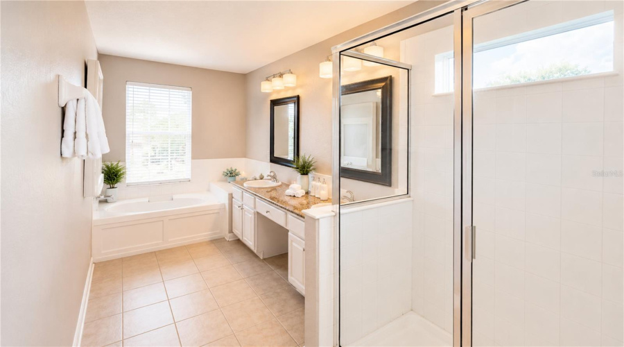 Kissimmee, Florida 34747, 6 Bedroom Bedrooms, ,4 Bathroombathrooms,Residential,For Sale,Basnett,0,Mfro6435446