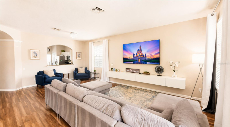Kissimmee, Florida 34747, 6 Bedroom Bedrooms, ,4 Bathroombathrooms,Residential,For Sale,Basnett,0,Mfro6435446