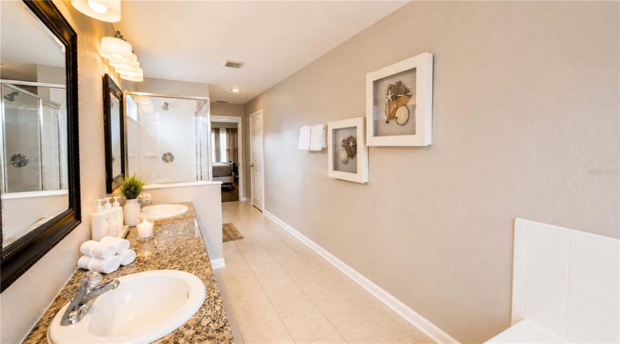 Kissimmee, Florida 34747, 6 Bedroom Bedrooms, ,4 Bathroombathrooms,Residential,For Sale,Basnett,0,Mfro6435446