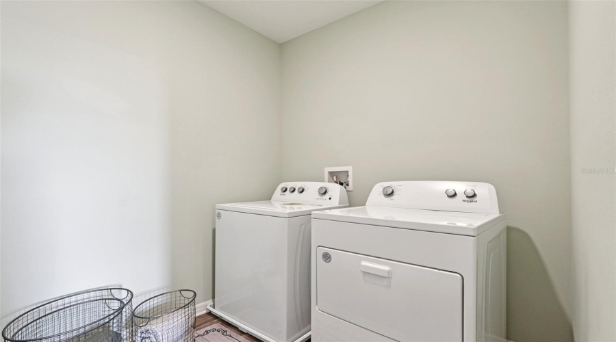 Davenport, Florida 33837, 5 Bedroom Bedrooms, ,3 Bathroombathrooms,Residential,For Sale,Limeklin Falls,0,Mfro6425300