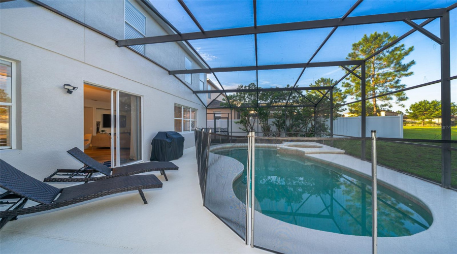 Davenport, Florida 33896, 6 Bedroom Bedrooms, ,4 Bathroombathrooms,Residential,For Sale,Pine Ridge,0,Mfrs5121315