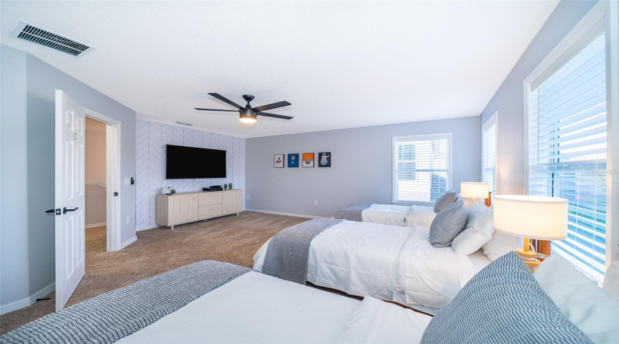Davenport, Florida 33896, 6 Bedroom Bedrooms, ,4 Bathroombathrooms,Residential,For Sale,Pine Ridge,0,Mfrs5121315