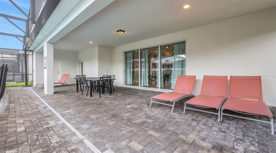 Davenport, Florida 33897, 10 Bedroom Bedrooms, ,8 Bathroombathrooms,Residential,For Sale,Lelani,0,Mfro6436965