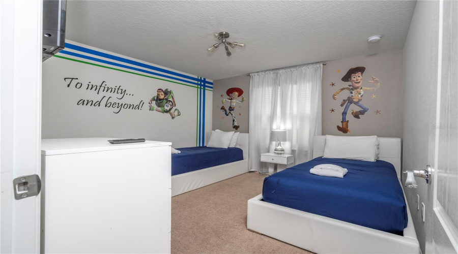 Kissimmee, Florida 34747, 6 Bedroom Bedrooms, ,4 Bathroombathrooms,Residential,For Sale,Rhodes,0,Mfro6381275
