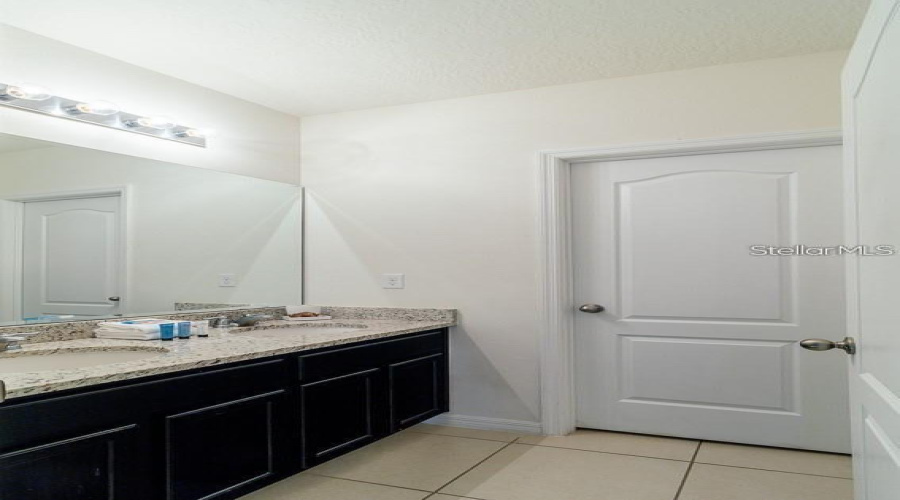 Davenport, Florida 33837, 6 Bedroom Bedrooms, ,5 Bathroombathrooms,Residential,For Sale,Broad Oak,0,Mfro6338003
