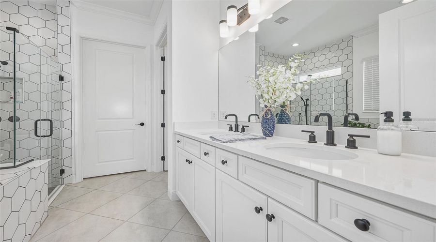 Kissimmee, Florida 34747, 3 Bedroom Bedrooms, ,3 Bathroombathrooms,Residential,For Sale,Four Seasons,0,Mfrv4950940