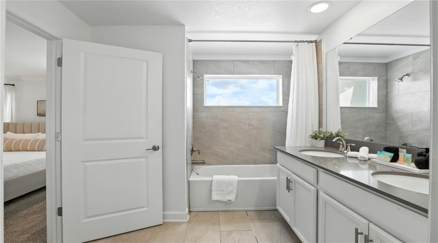 Davenport, Florida 33896, 4 Bedroom Bedrooms, ,3 Bathroombathrooms,Residential,For Sale,Kingsbarn,0,Mfro6342789