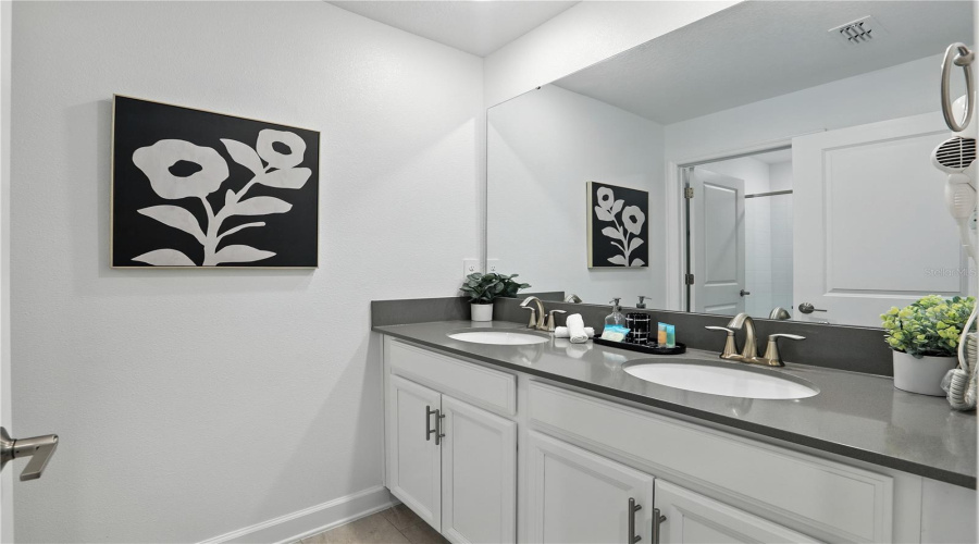 Davenport, Florida 33896, 4 Bedroom Bedrooms, ,3 Bathroombathrooms,Residential,For Sale,Kingsbarn,0,Mfro6342789