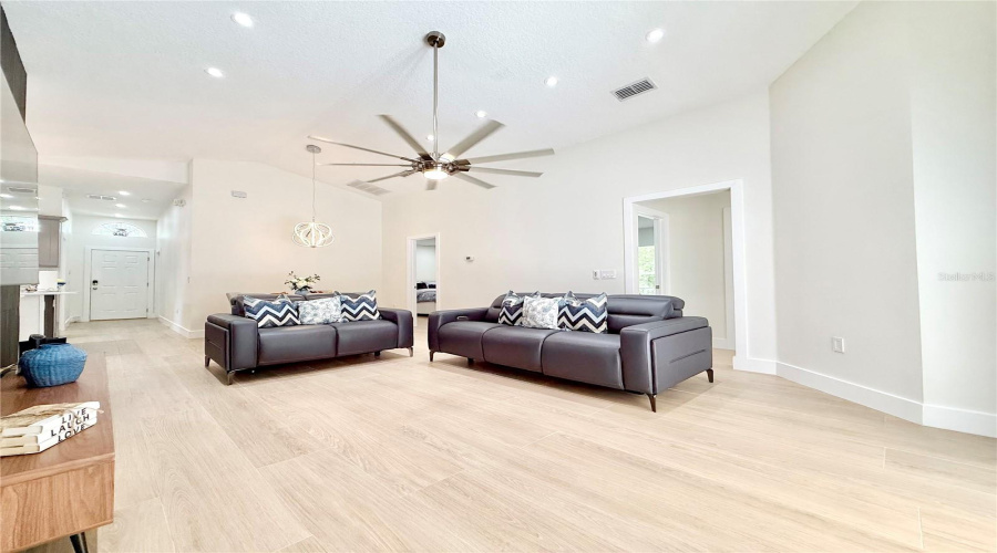 Davenport, Florida 33896, 4 Bedroom Bedrooms, ,3 Bathroombathrooms,Residential,For Sale,Sandy Ridge,0,Mfrs5156759