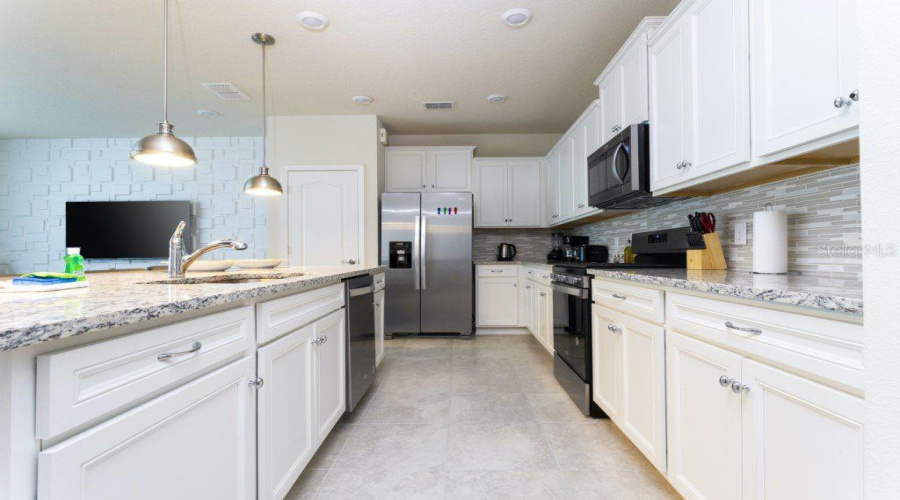 Davenport, Florida 33837, 5 Bedroom Bedrooms, ,4 Bathroombathrooms,Residential,For Sale,Oak Spring,0,Mfro6438291
