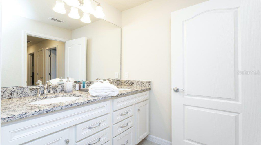 Davenport, Florida 33837, 5 Bedroom Bedrooms, ,4 Bathroombathrooms,Residential,For Sale,Oak Spring,0,Mfro6438291