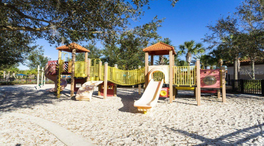 Davenport, Florida 33837, 5 Bedroom Bedrooms, ,4 Bathroombathrooms,Residential,For Sale,Oak Spring,0,Mfro6438291